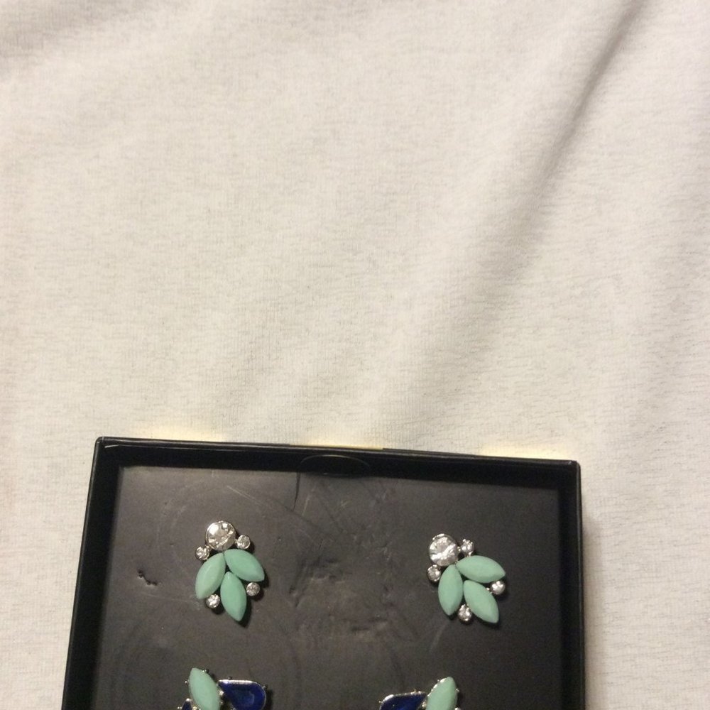Bundle Earring Set - Picture 2 of 5